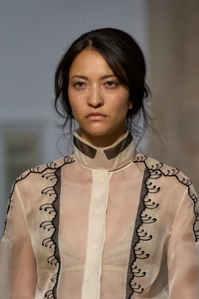 Look 50